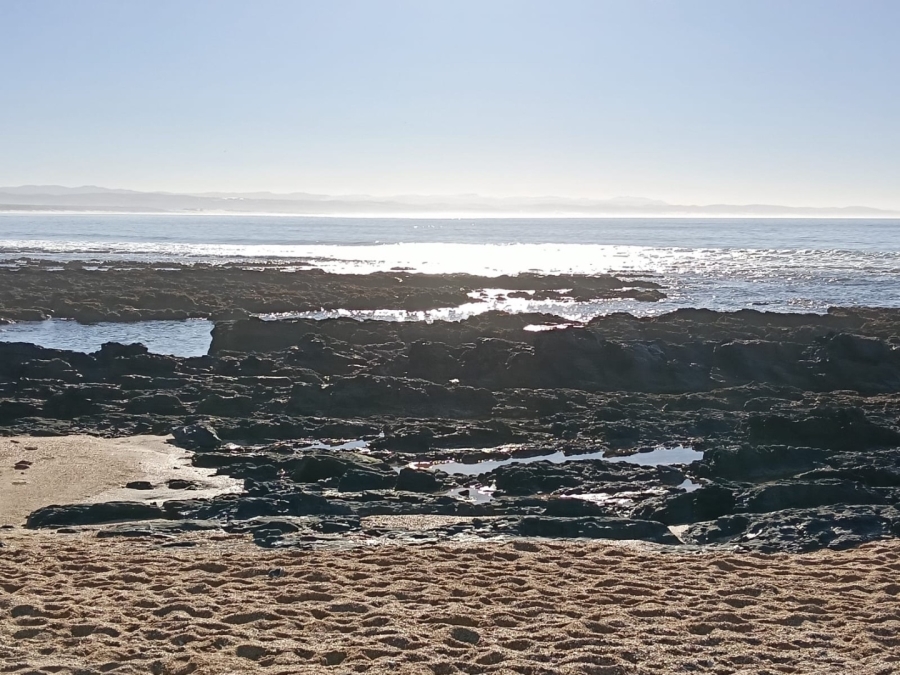 6 Bedroom Property for Sale in Wavecrest Eastern Cape